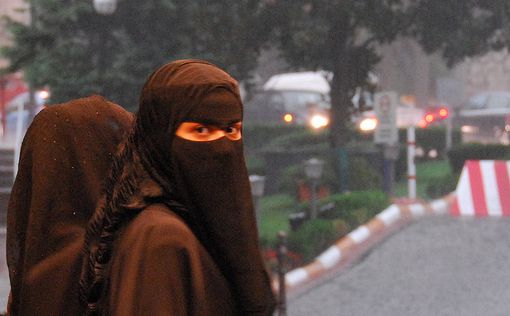 Марокко: оправданы девушки, задержанные за облегающие платья