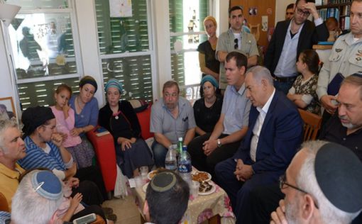 Премьер-министр посетил семью погибшей в Кирьят-Арба