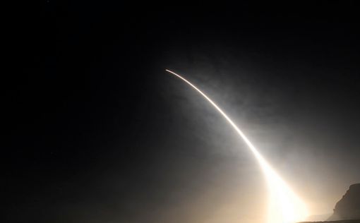 США испытают межконтинентальную баллистическую ракету
