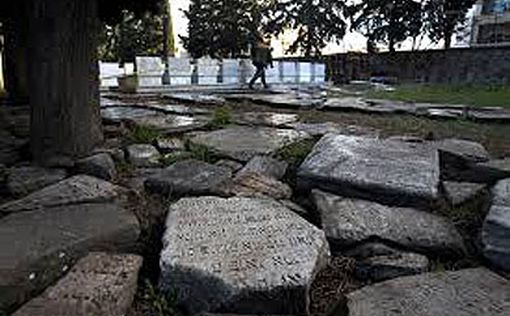Разорено еврейское кладбище в Греции