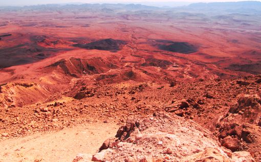 NASA нашло на Марсе загадочный кратер