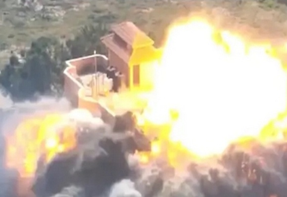 ВВС атаковал террористов — под ними взорвался гигантский склад взрывчатки