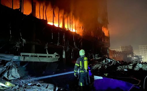 В Киеве ТРЦ попал под обстрел: есть погибшие и раненые