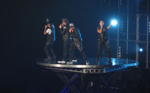 На зрителей упала декорация на концерте Backstreet Boys