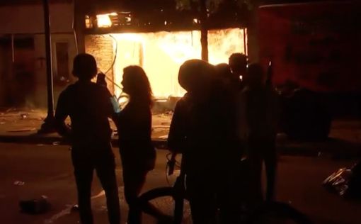 В Миннеаполисе подожгли полицейский участок: введен режим ЧС