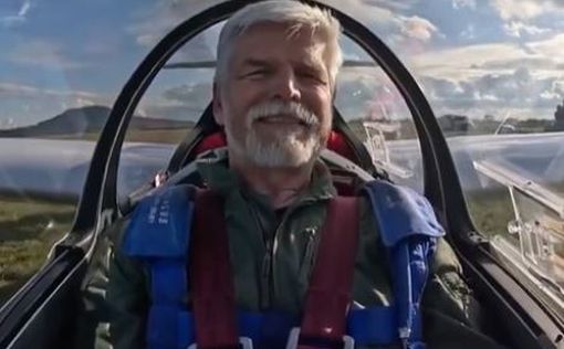 Президент Чехии показал потрясающее видео своего полета на самолете
