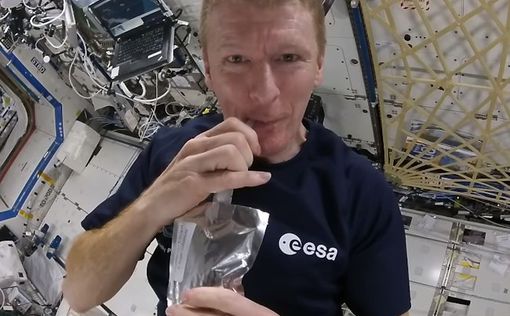 Астронавты показали, как заварить кофе в невесомости