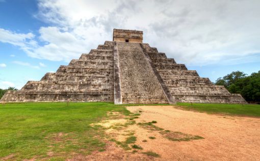 Под пирамидой Майя ищут тайные ходы