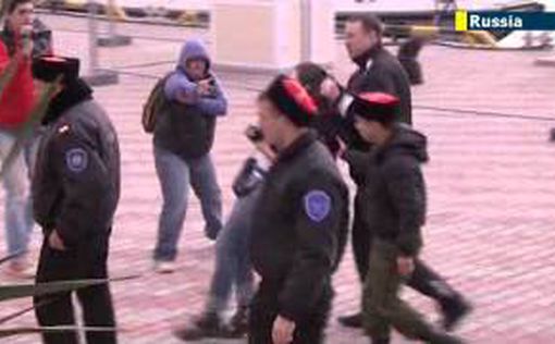 В Сочи участниц группы Pussy Riot высекли казаки