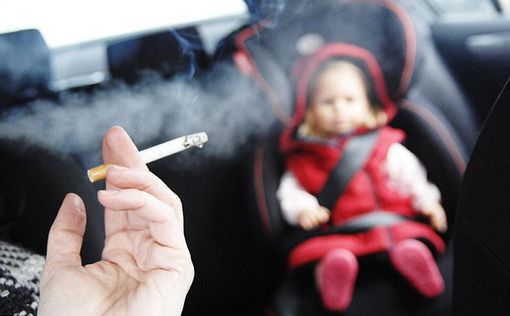 Британия введет штраф за курение в автомобиле с детьми