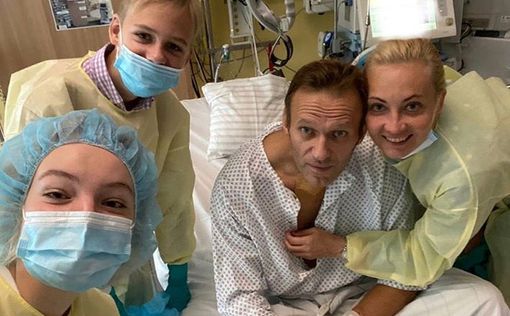Навальный о выздоровлении: ноги дрожат, но ум проясняется