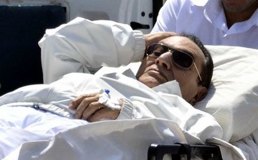 Мубарак в больнице сломал ногу