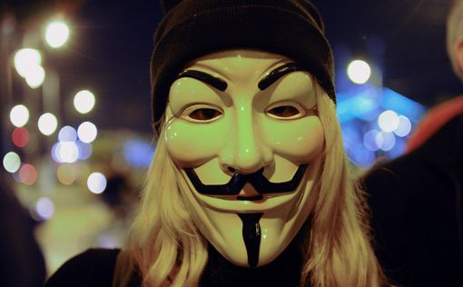 Anonymous замахнулись на израильский интернет
