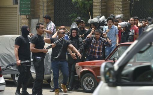В Каире подорвались два террориста