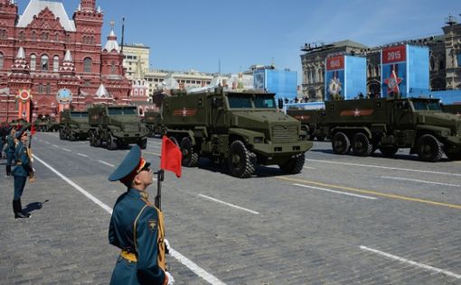 Стивен Сигал посетил парад Победы в Москве
