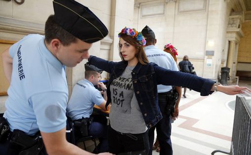 Суд оштрафовал активистку Femen
