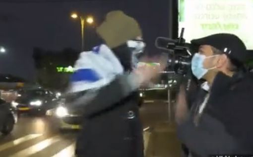 Видео: атака на журналиста возле больницы, где содержится голодающий террорист