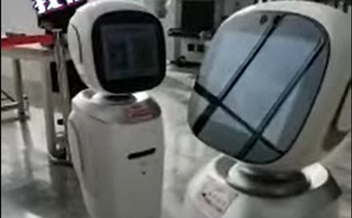 Роботы-библиотекари повздорили между собой из-за клиента