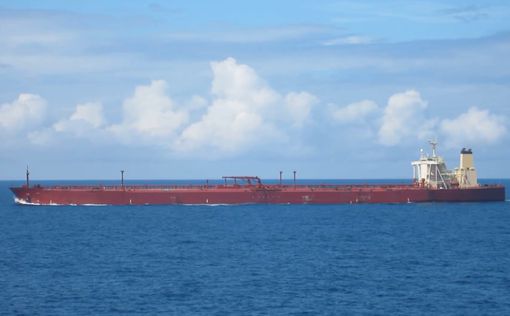 У берегов Японии загорелся танкер с нефтью