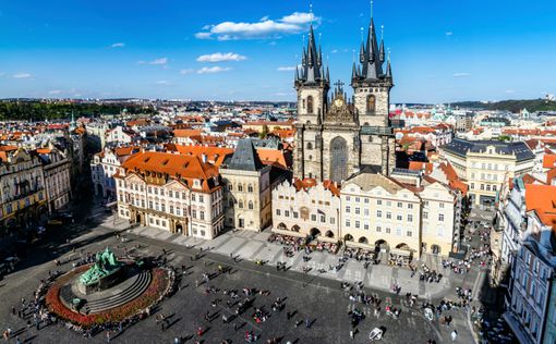 В Праге установят огромную елку из Lego