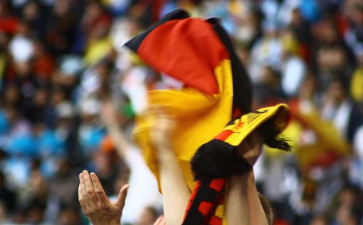 ФИФА оштрафовала Германию за фанатов-нацистов