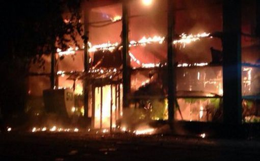 В Мариуполе сожгли отделение ПриватБанка