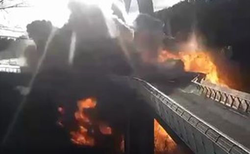 Российские войска атаковали мост в центре Киева: видео
