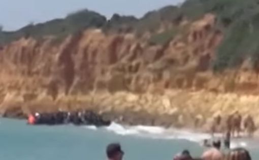 Видео: высадка африканцев на престижном пляже в Кадисе